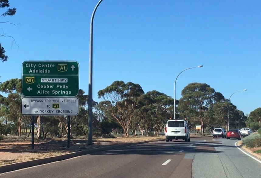 Road head to Coober Pedy